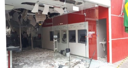 Bandidos explodem duas agência bancárias na região norte da Bahia 4