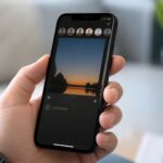 Pessoa segurando um smartphone mostrando uma história de rede social com um perfil que visualizou, mas sem o nome ou ícone visível.